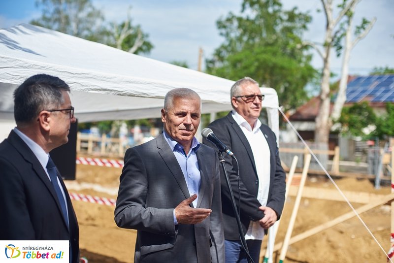 Szociális nappali ellátást nyújtó intézmény alapkőletétele