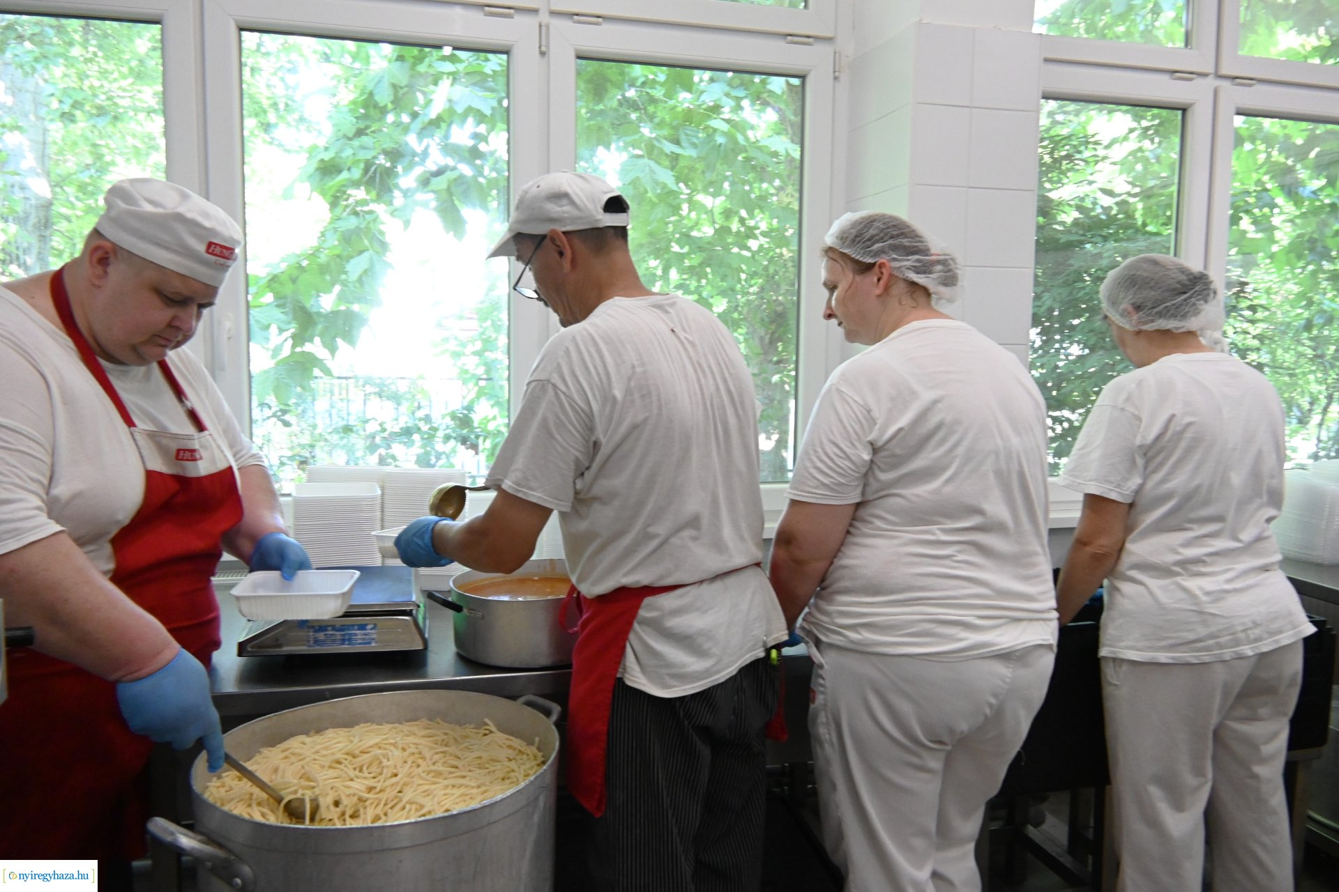Szociális nyári gyermekétkeztetés - főzés, csomagolás, kiszállítás