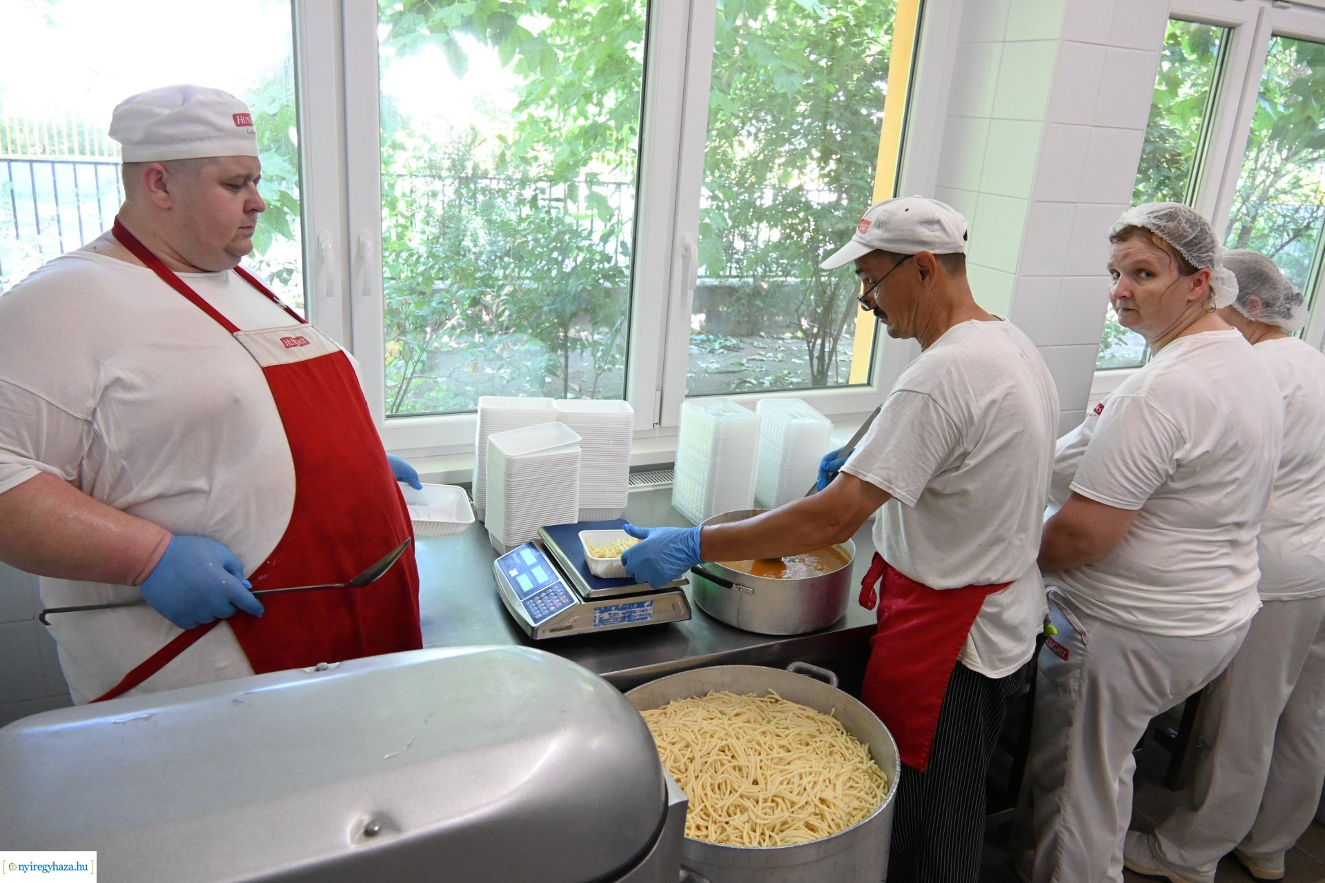Szociális nyári gyermekétkeztetés - főzés, csomagolás, kiszállítás