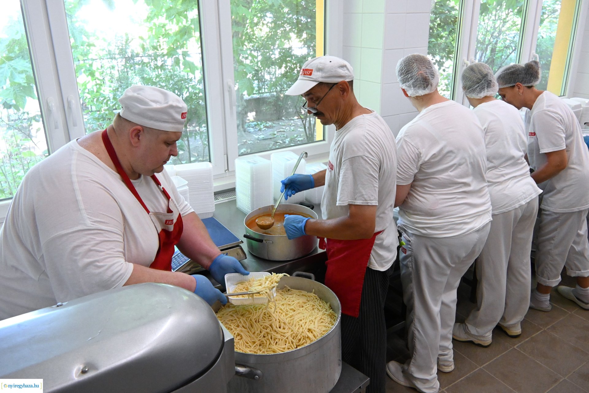 Szociális nyári gyermekétkeztetés - főzés, csomagolás, kiszállítás