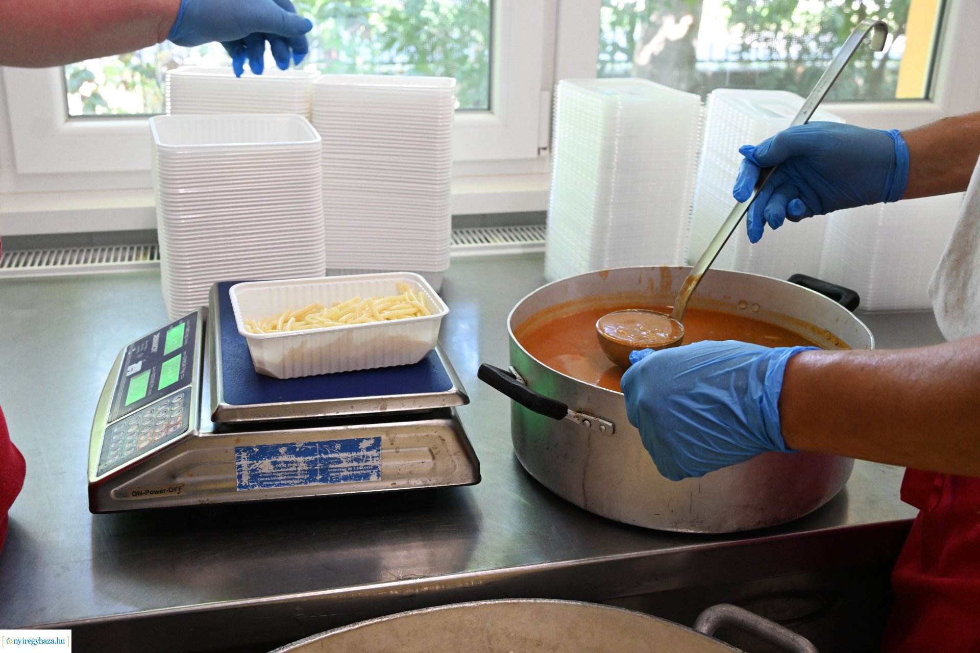 Szociális nyári gyermekétkeztetés - főzés, csomagolás, kiszállítás