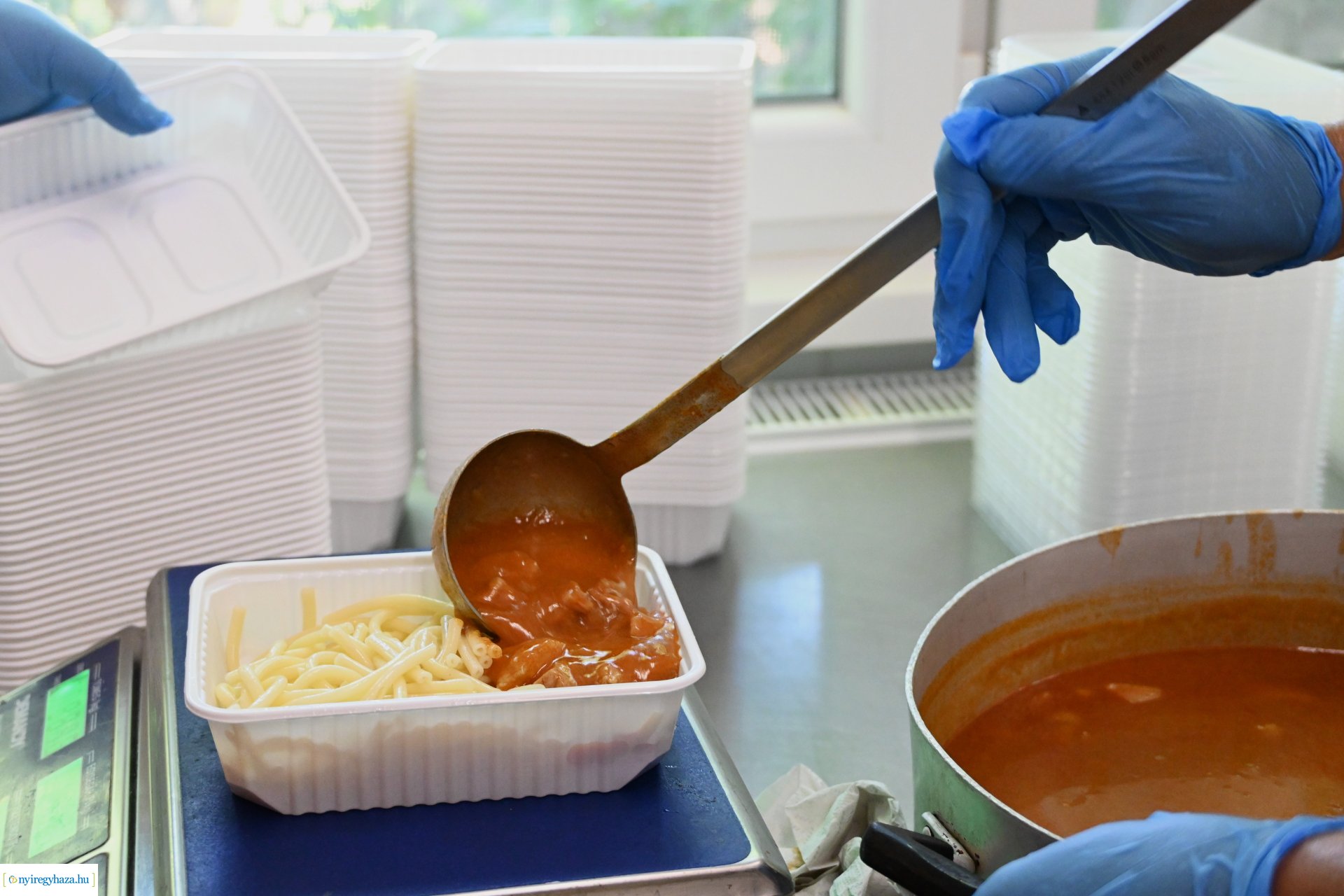 Szociális nyári gyermekétkeztetés - főzés, csomagolás, kiszállítás