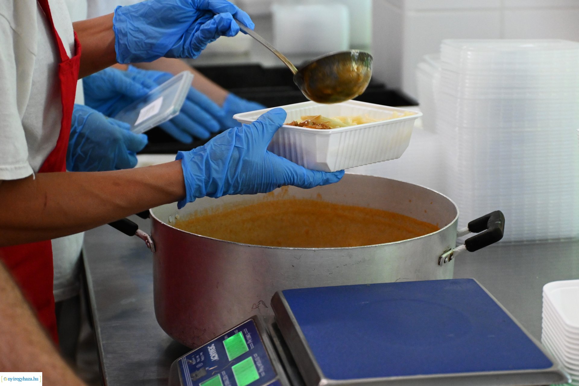 Szociális nyári gyermekétkeztetés - főzés, csomagolás, kiszállítás