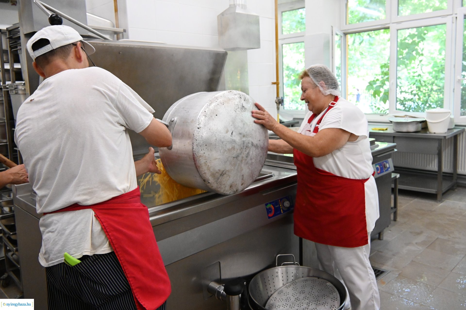 Szociális nyári gyermekétkeztetés - főzés, csomagolás, kiszállítás