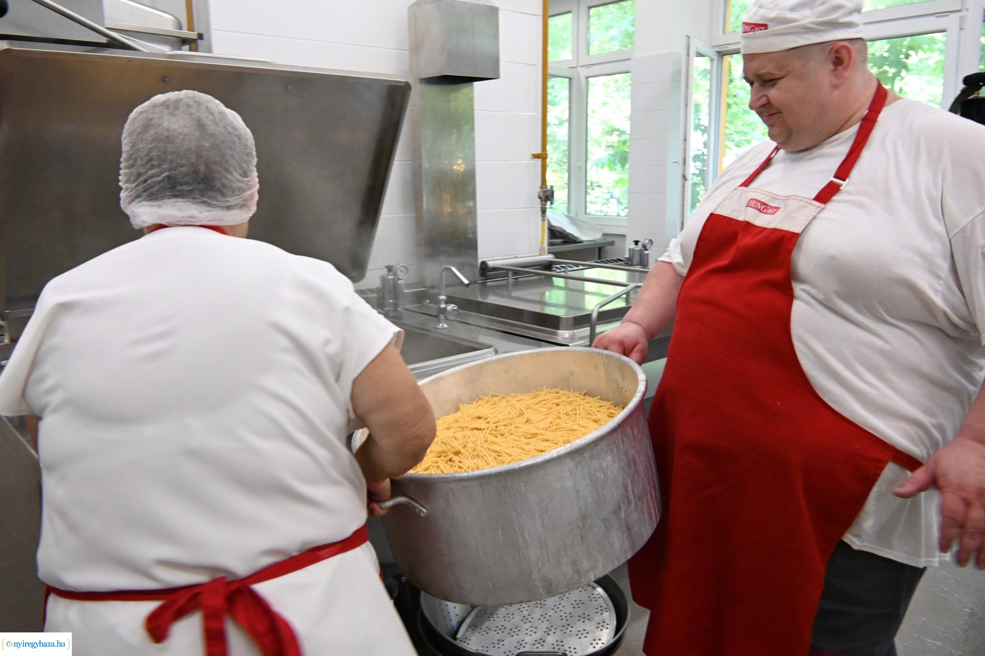 Szociális nyári gyermekétkeztetés - főzés, csomagolás, kiszállítás