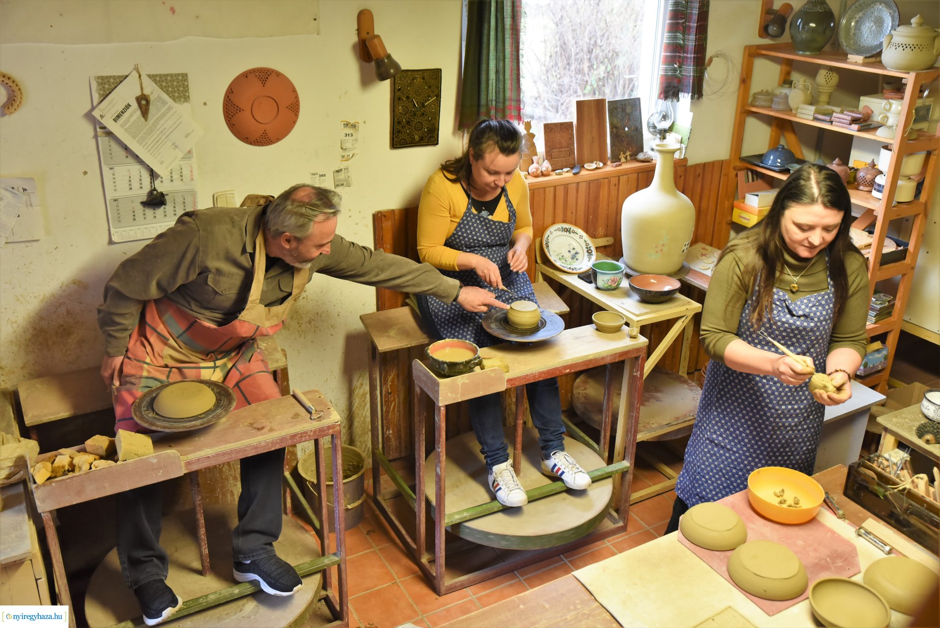 Szolanics Elvira kerámikus, népi iparművész szakkörében jártunk