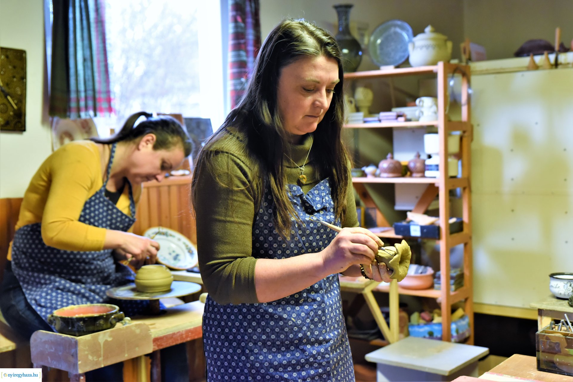 Szolanics Elvira kerámikus, népi iparművész szakkörében jártunk