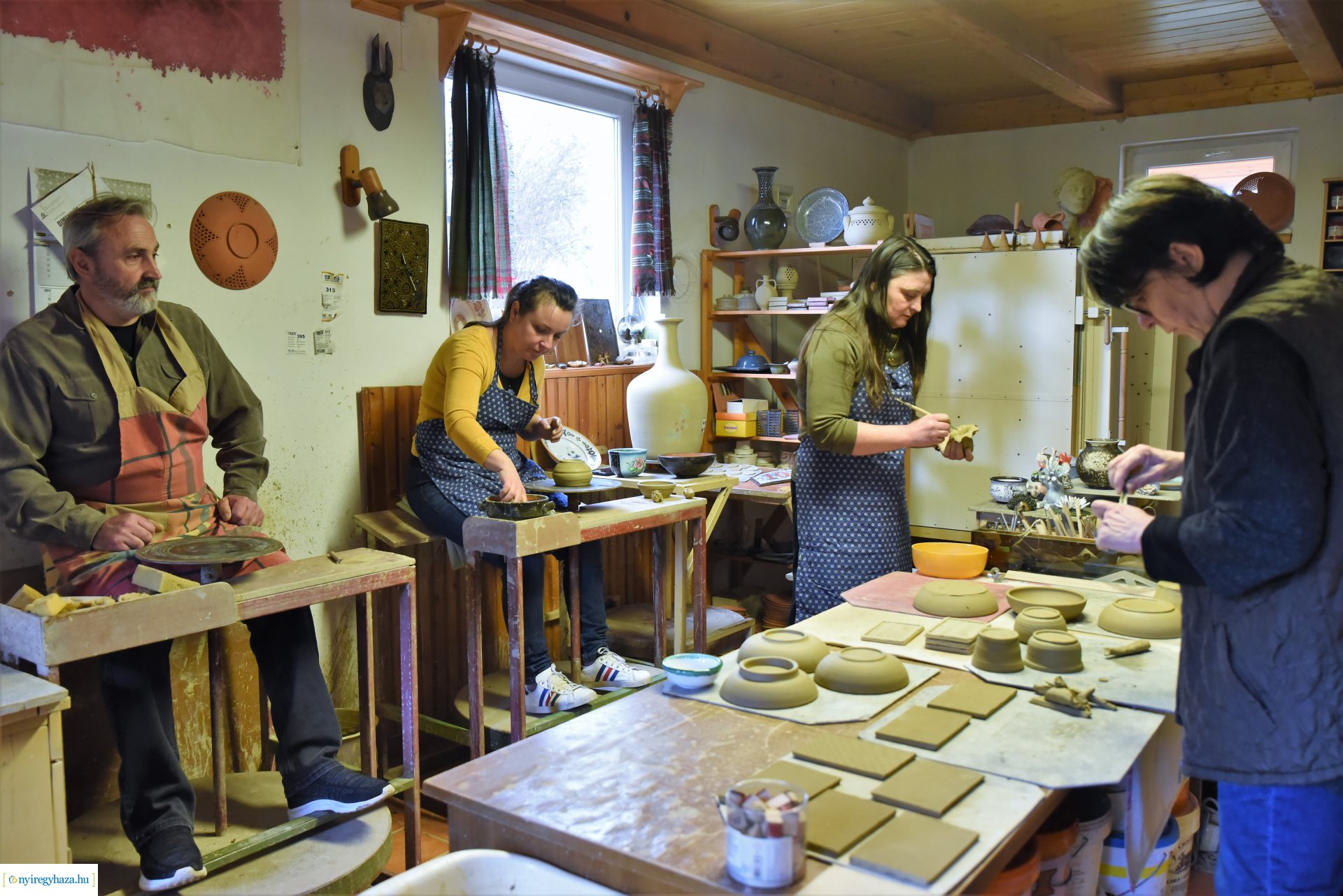 Szolanics Elvira kerámikus, népi iparművész szakkörében jártunk