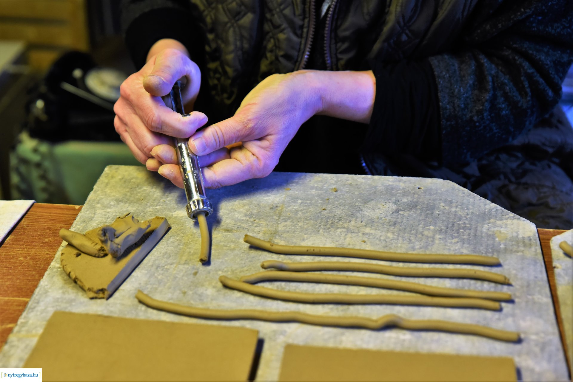 Szolanics Elvira kerámikus, népi iparművész szakkörében jártunk