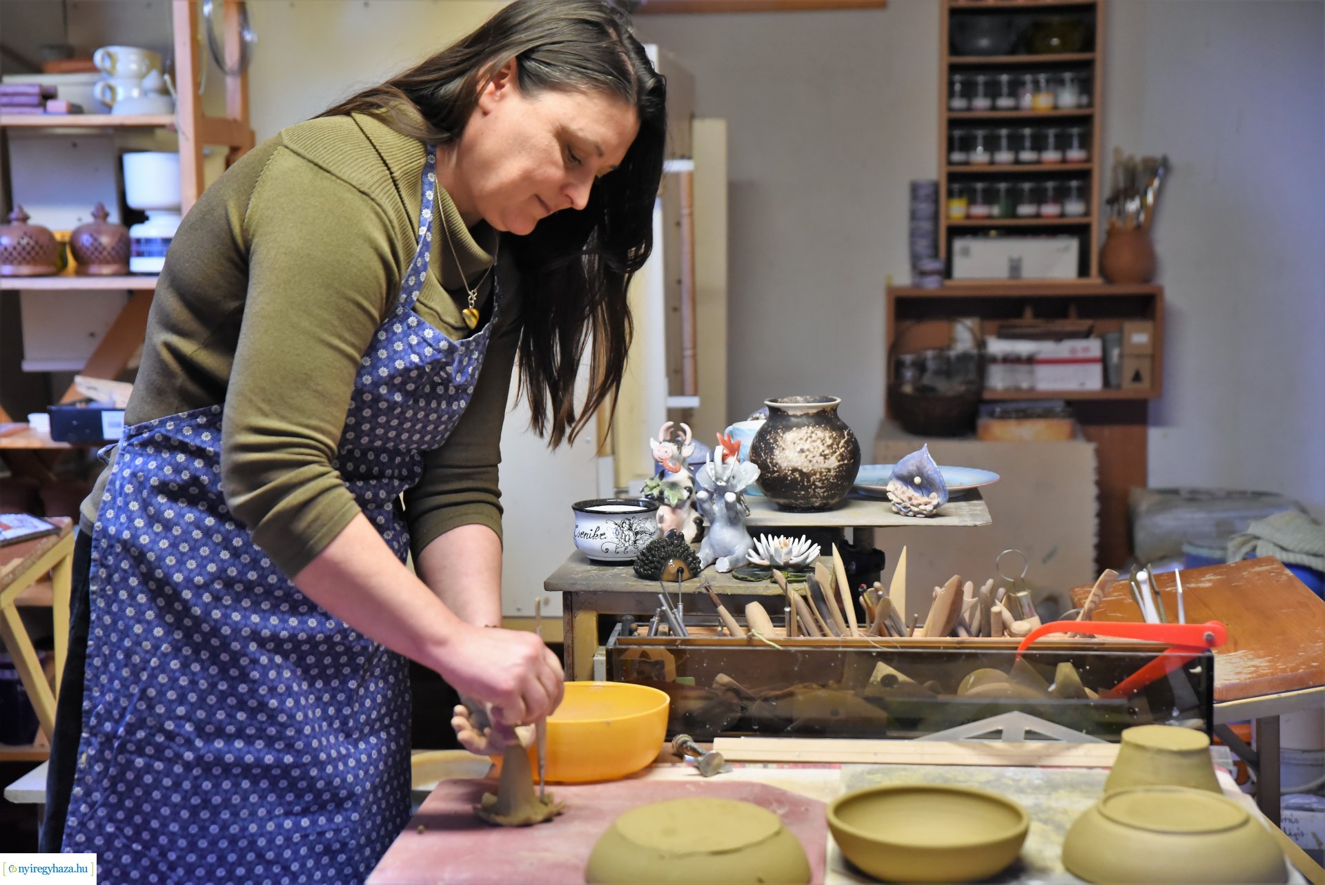 Szolanics Elvira kerámikus, népi iparművész szakkörében jártunk