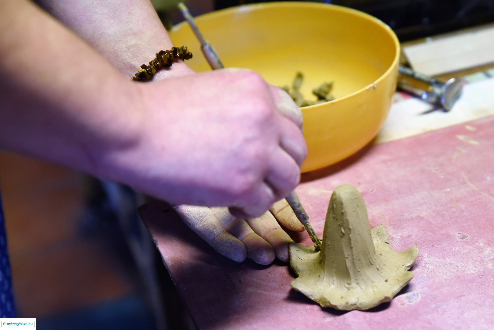 Szolanics Elvira kerámikus, népi iparművész szakkörében jártunk