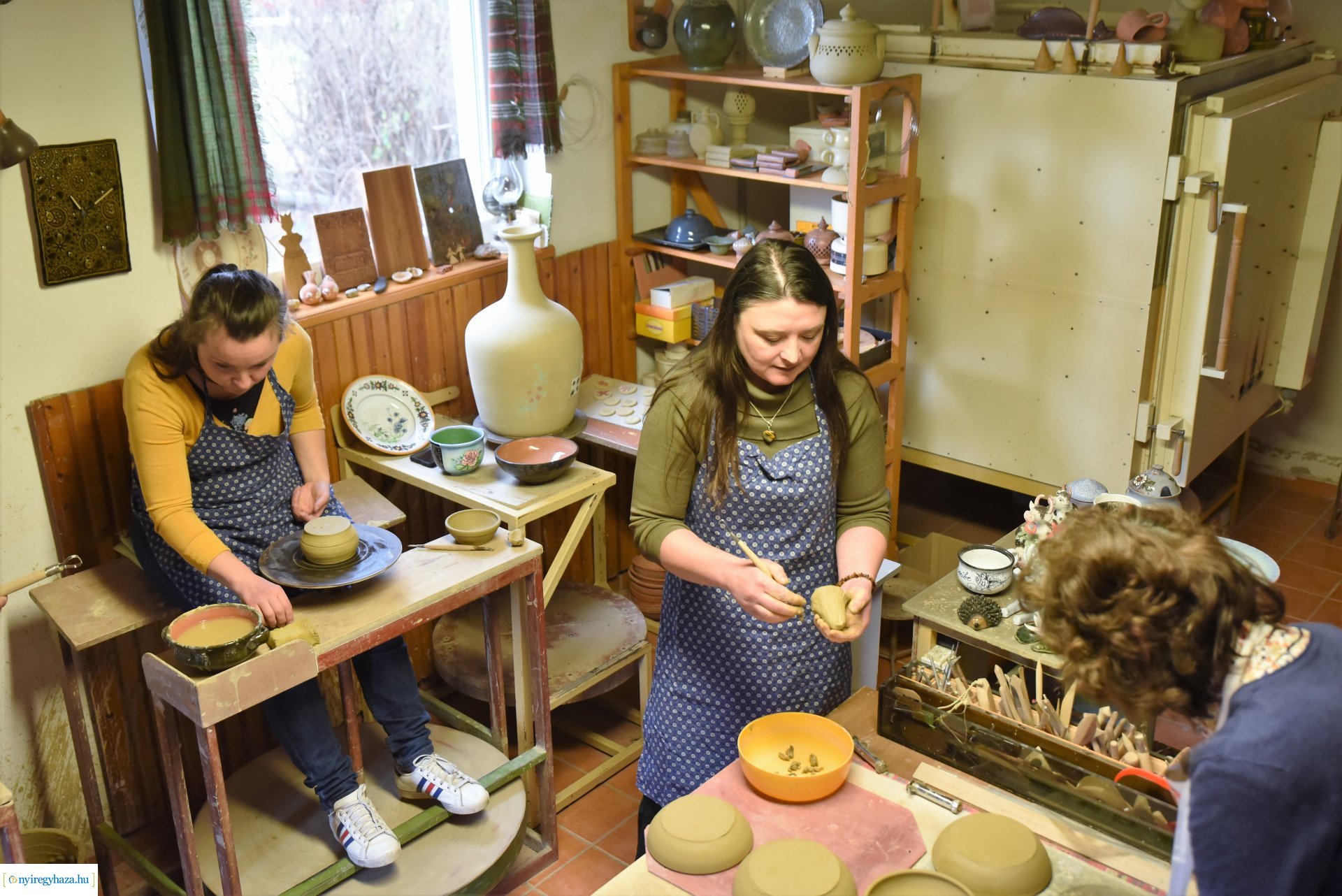 Szolanics Elvira kerámikus, népi iparművész szakkörében jártunk