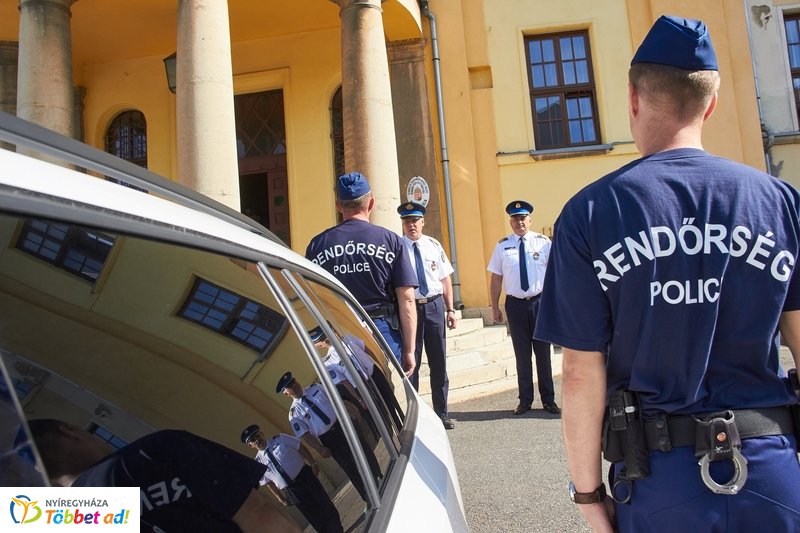 Szolgálati autók átadása