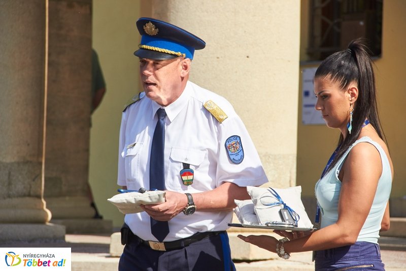 Szolgálati autók átadása