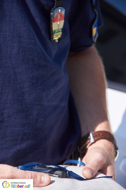 Szolgálati autók átadása