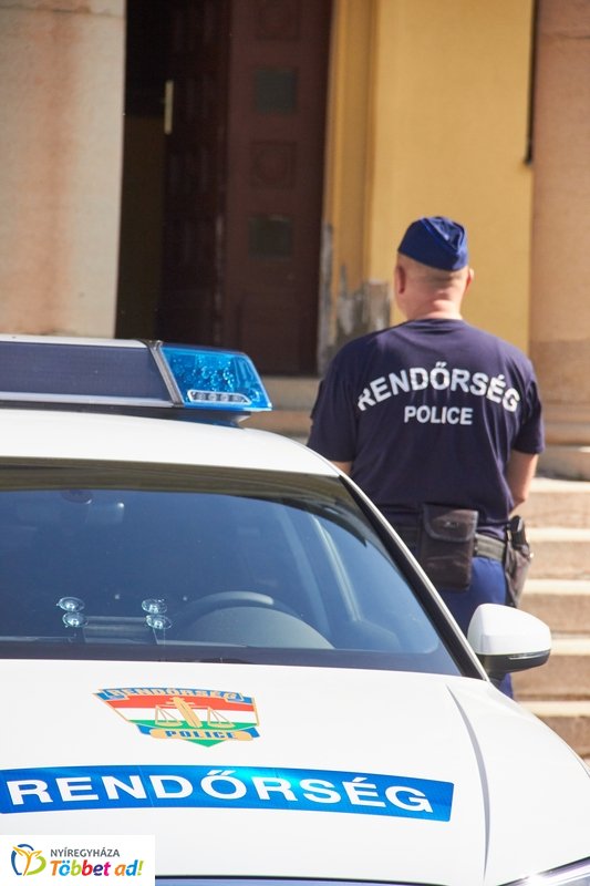 Szolgálati autók átadása