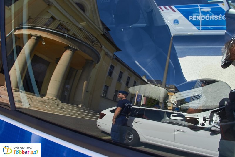 Szolgálati autók átadása