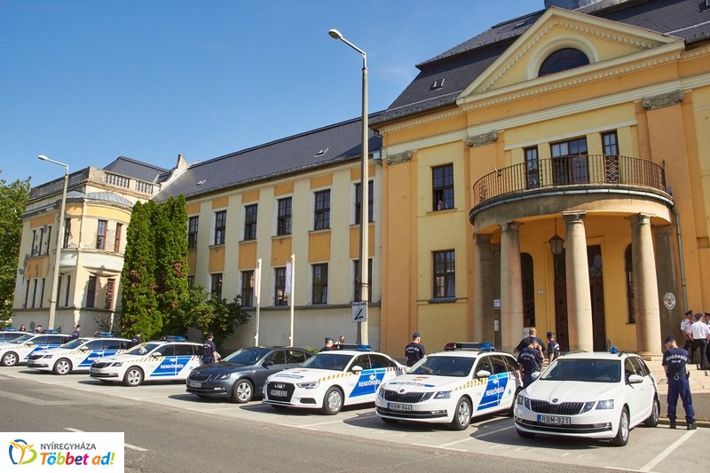 Szolgálati autók átadása