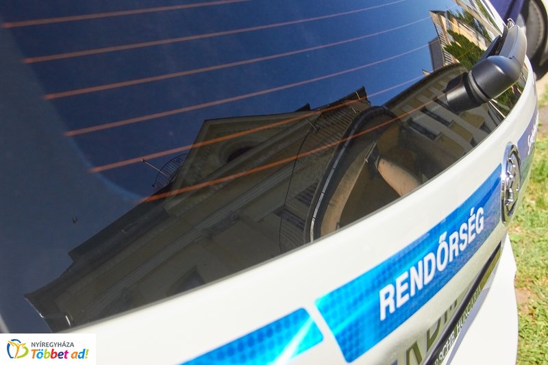 Szolgálati autók átadása