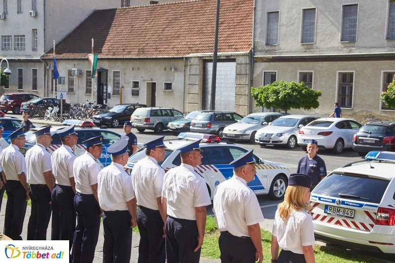 Szolgálati autók átadása