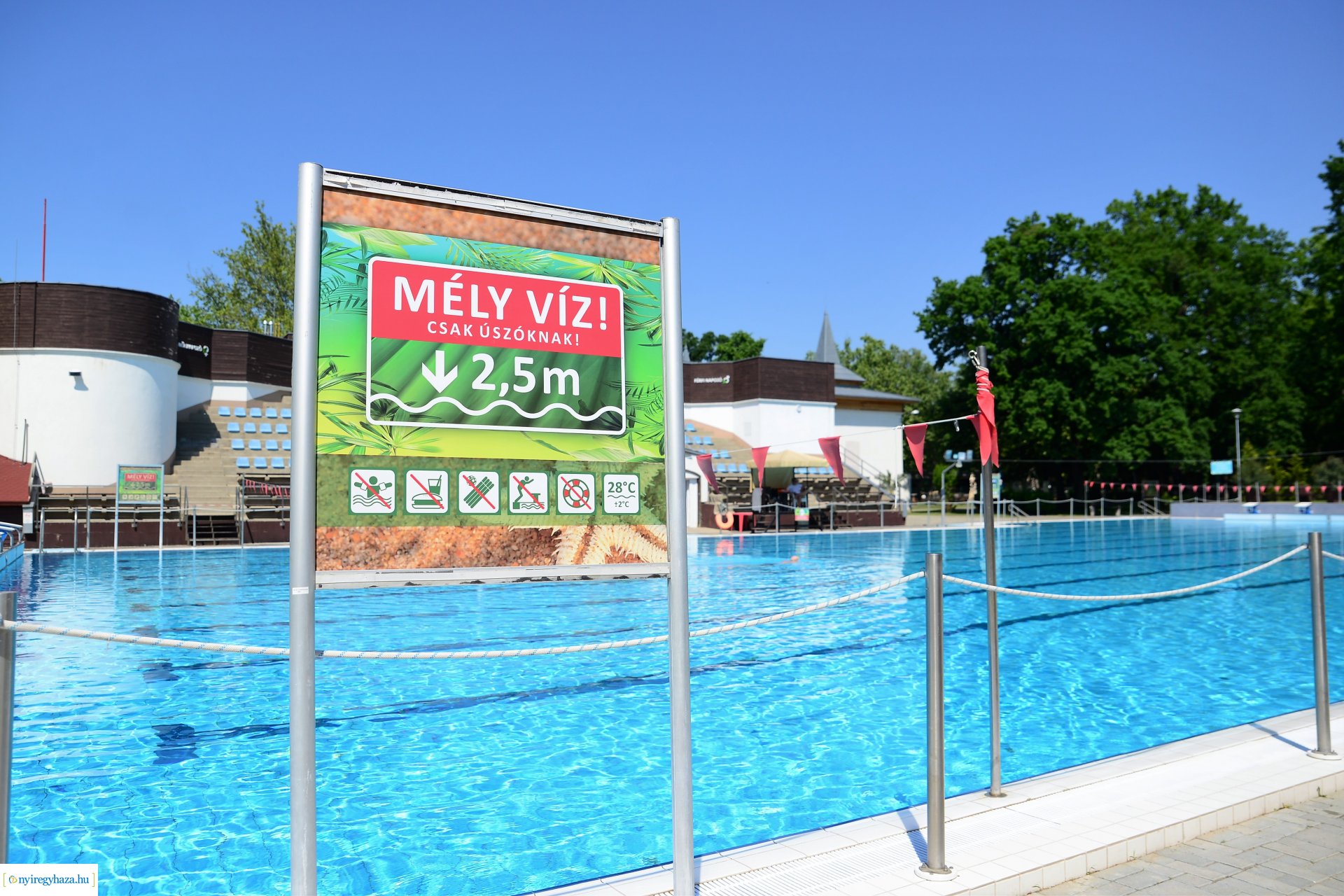 Szombattól a Parkfürdő is várja a vendégeket