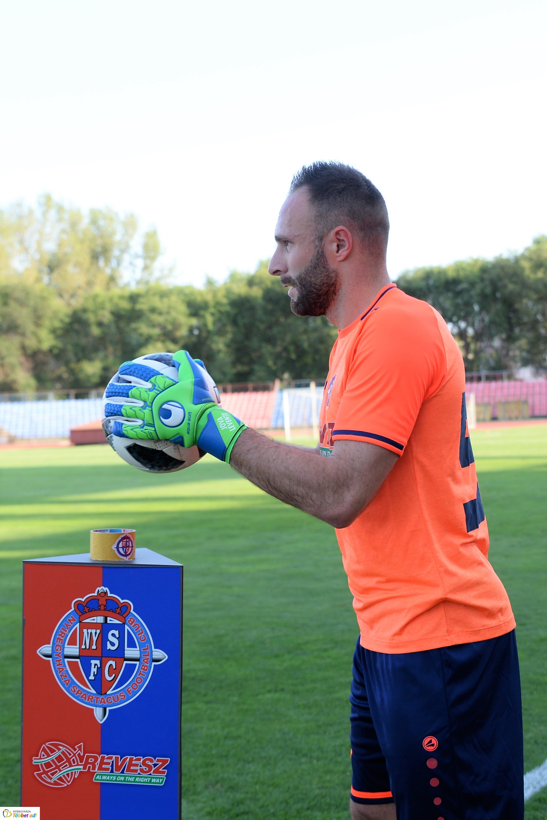 Szpari-Tiszakécske labdarúgó mérkőzés