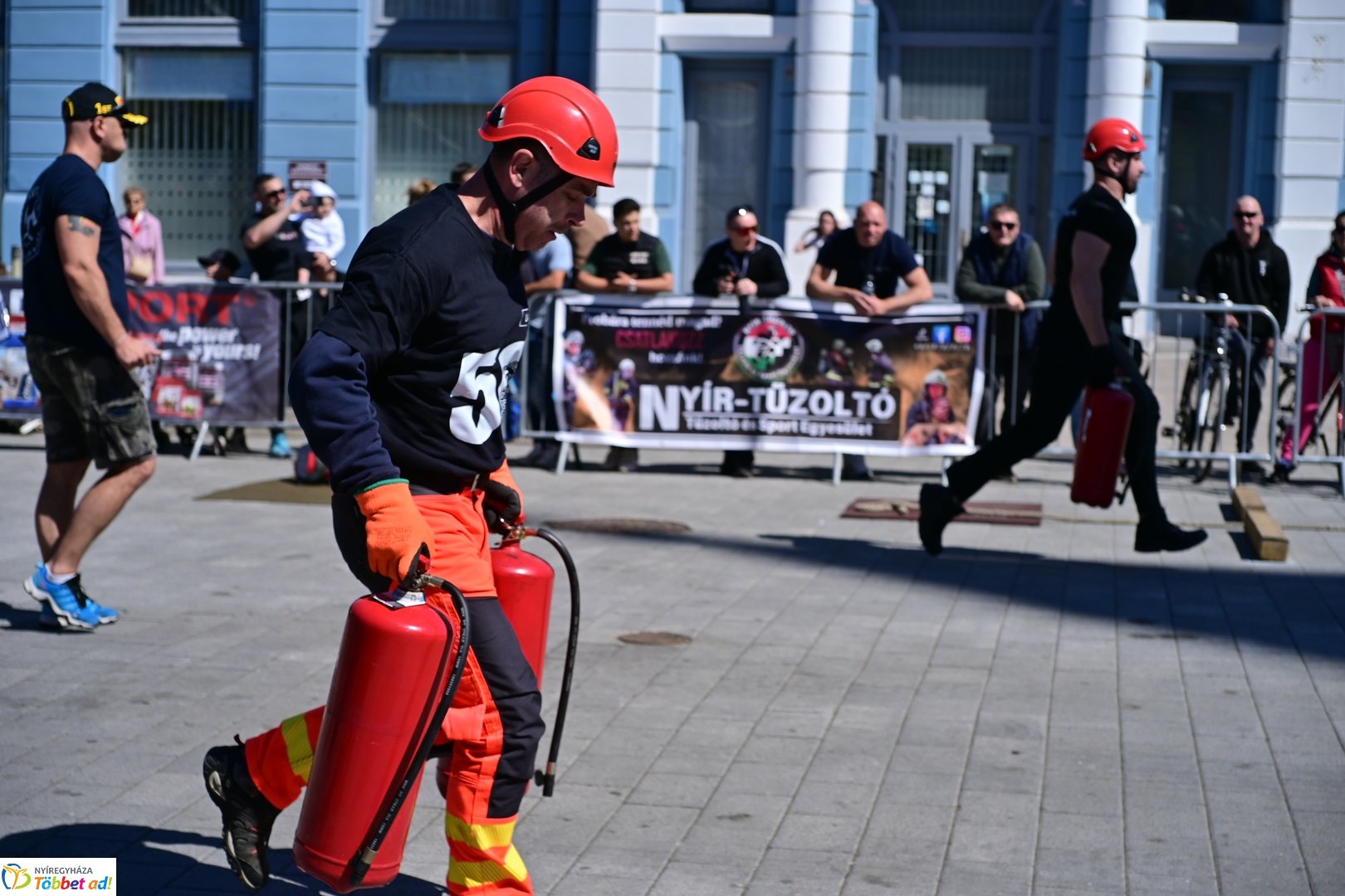 Sztárek Ferenc tűzoltó erőpróba a Kossuth téren 2026