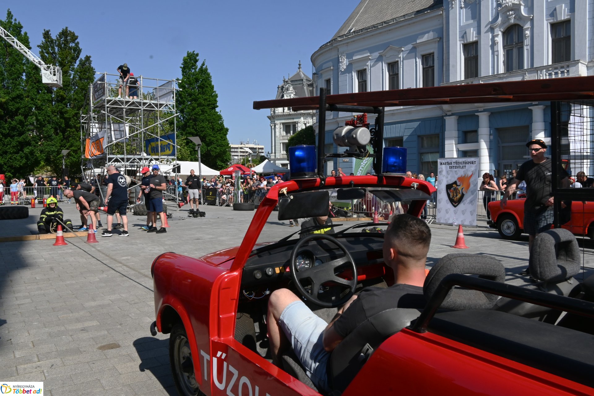 Sztárek Ferenc Tűzoltó Erőpróba Nyíregyháza belvárosában