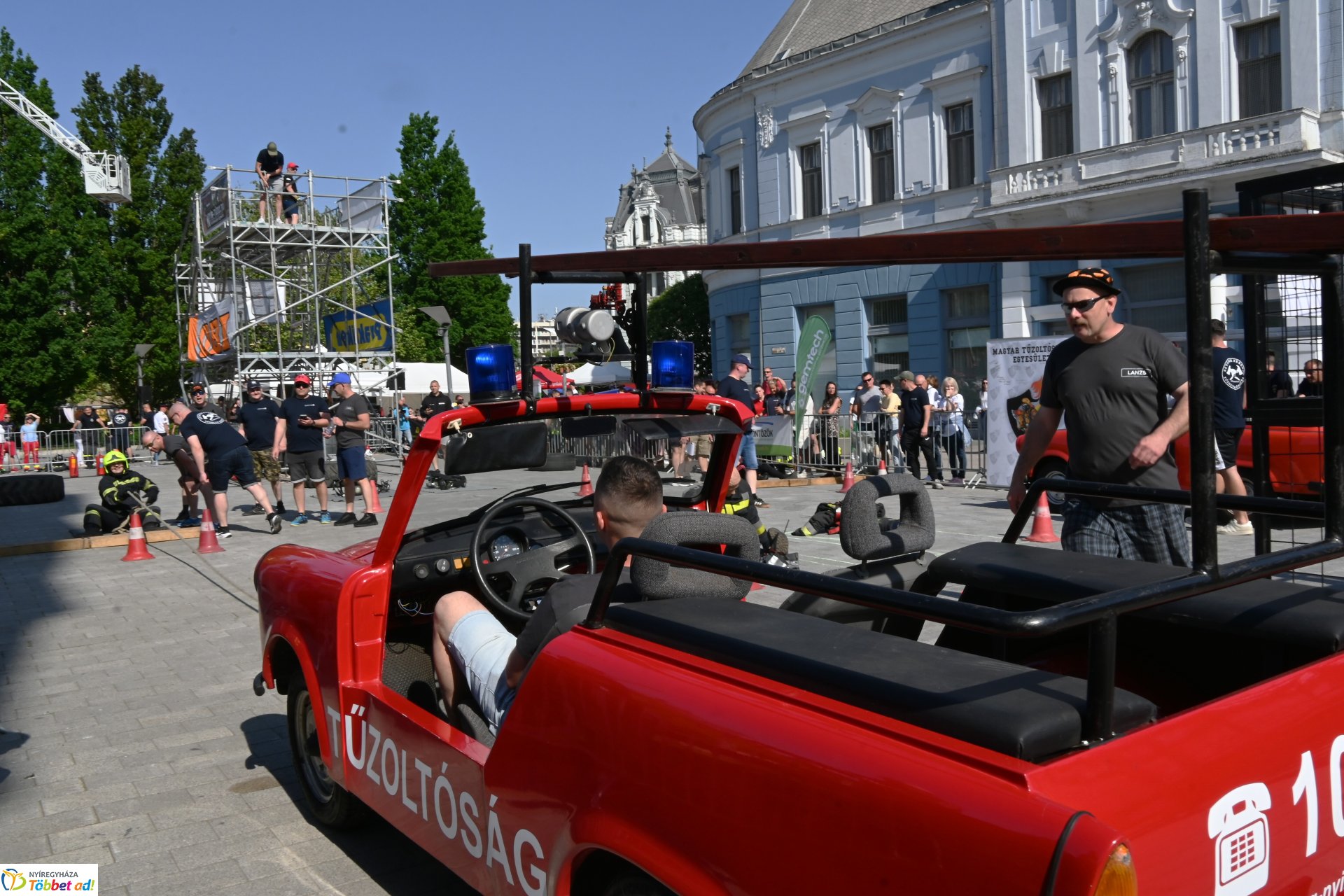 Sztárek Ferenc Tűzoltó Erőpróba Nyíregyháza belvárosában