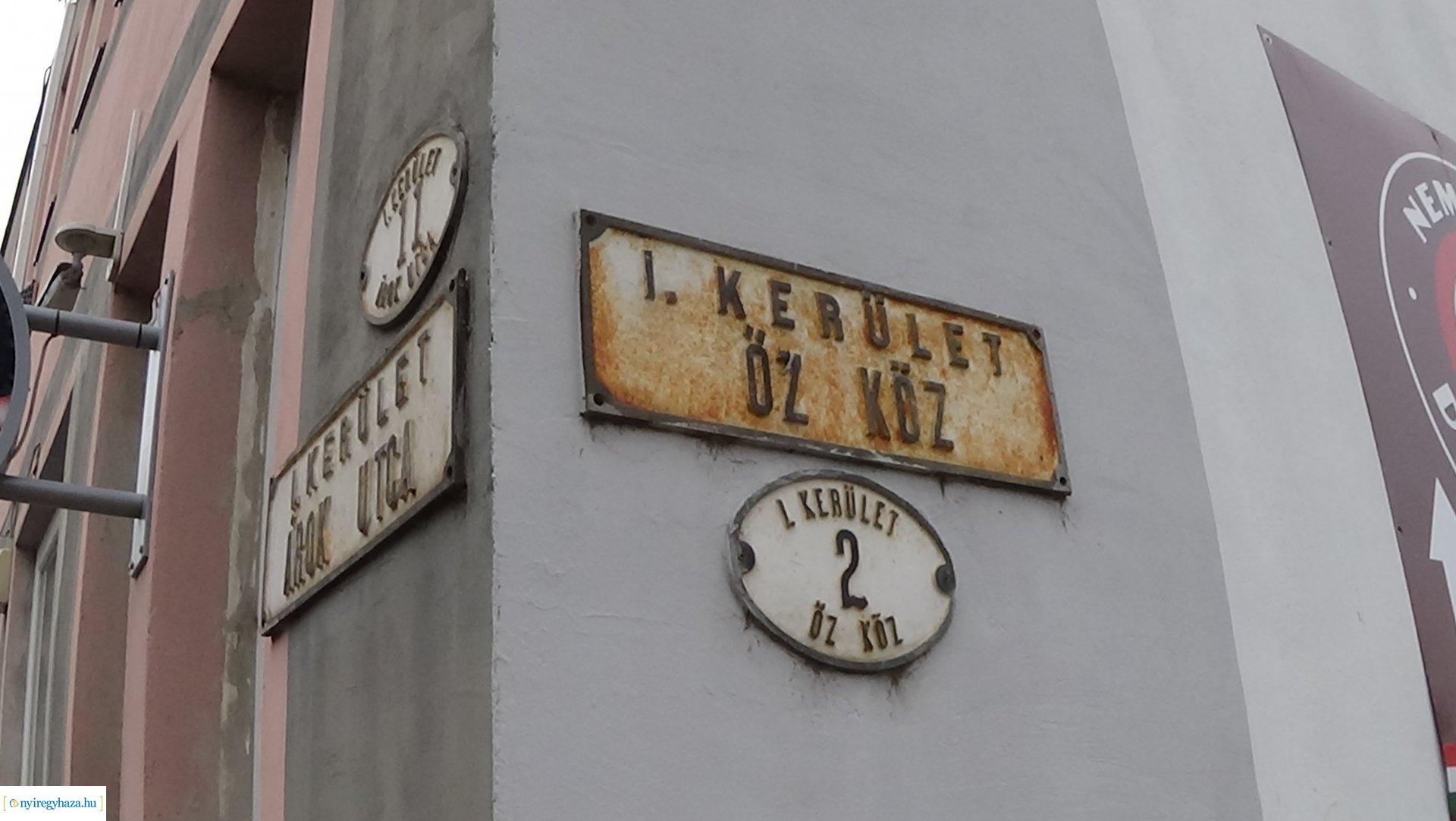 Táblákat rongáltak a város több pontján is