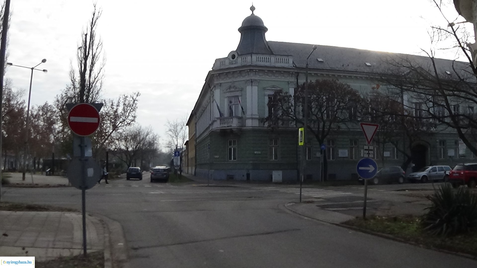 Táblákat rongáltak a város több pontján is