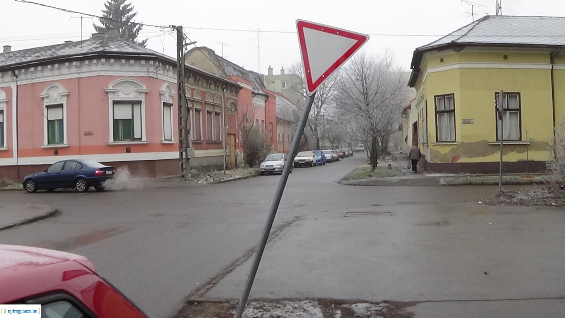 Táblákat rongáltak a város több pontján