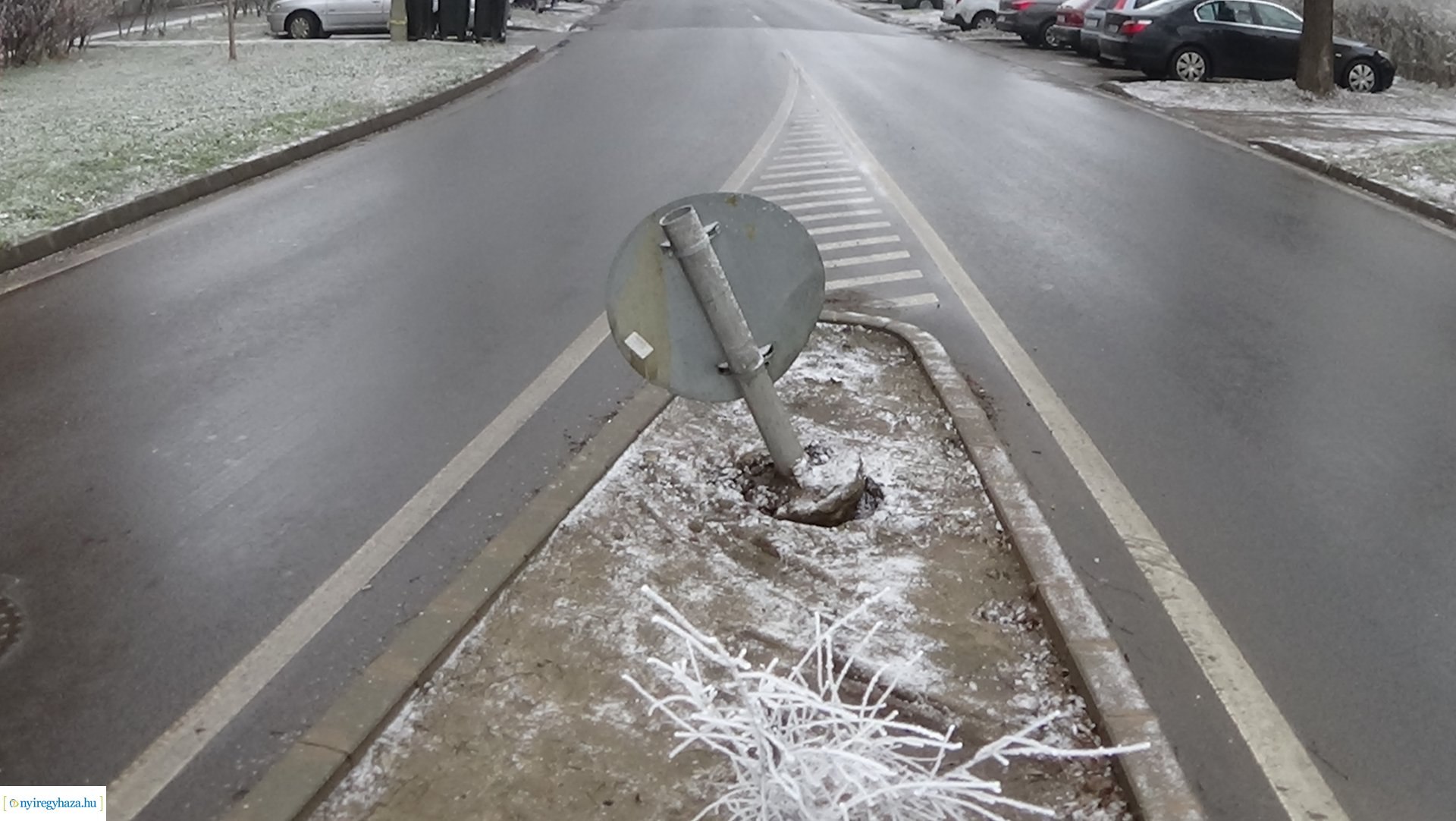 Táblákat rongáltak a város több pontján