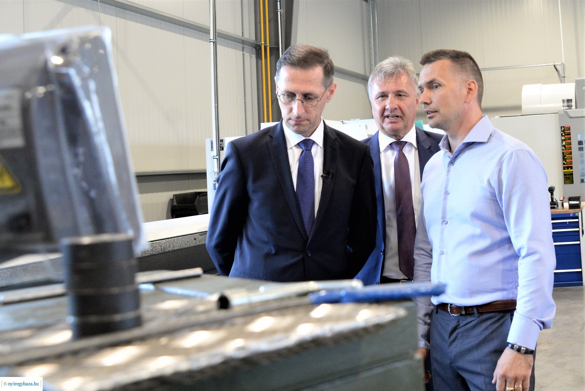 Támogatói szerződés aláírás az Industrial Electric Bau Kft-nél