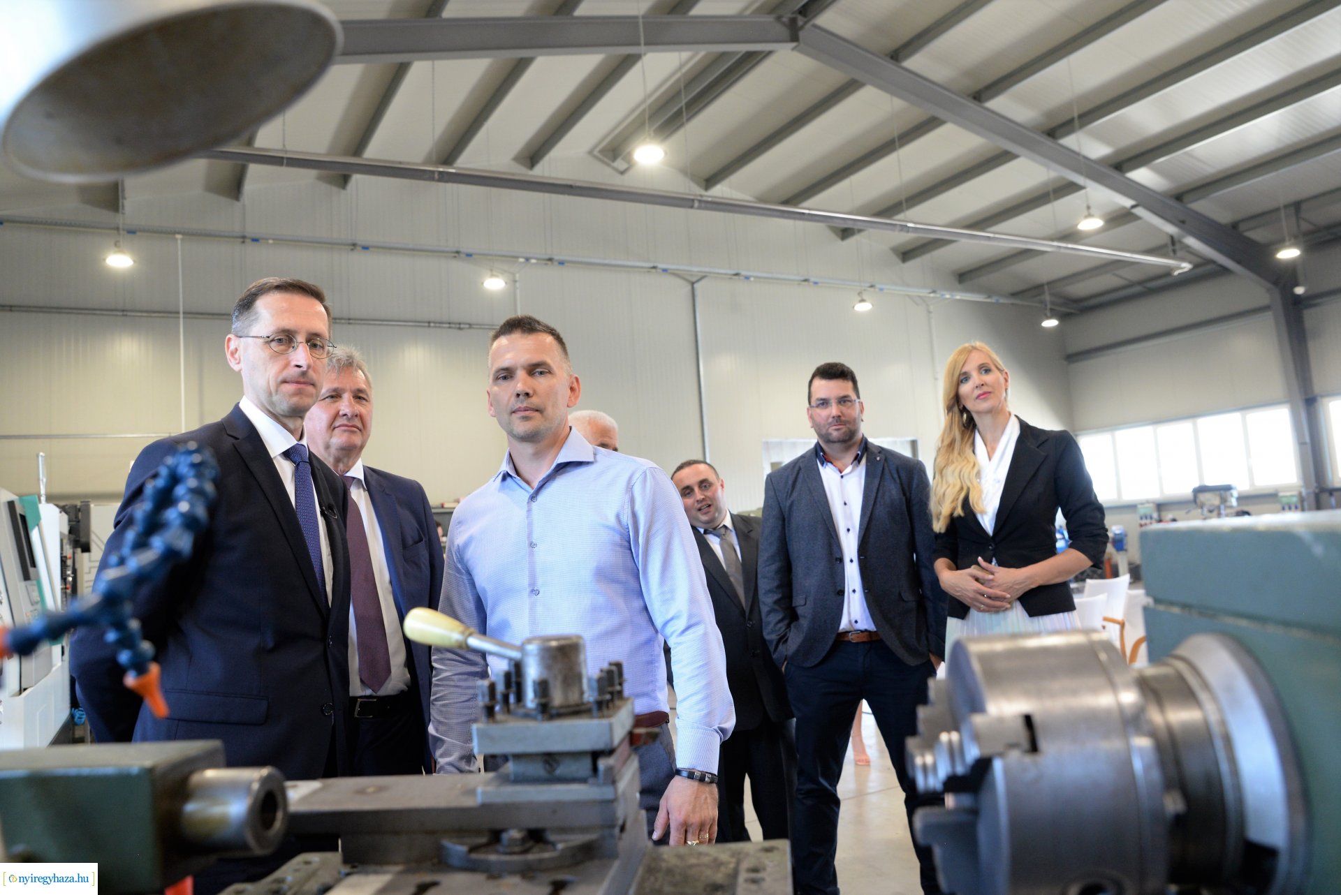 Támogatói szerződés aláírás az Industrial Electric Bau Kft-nél