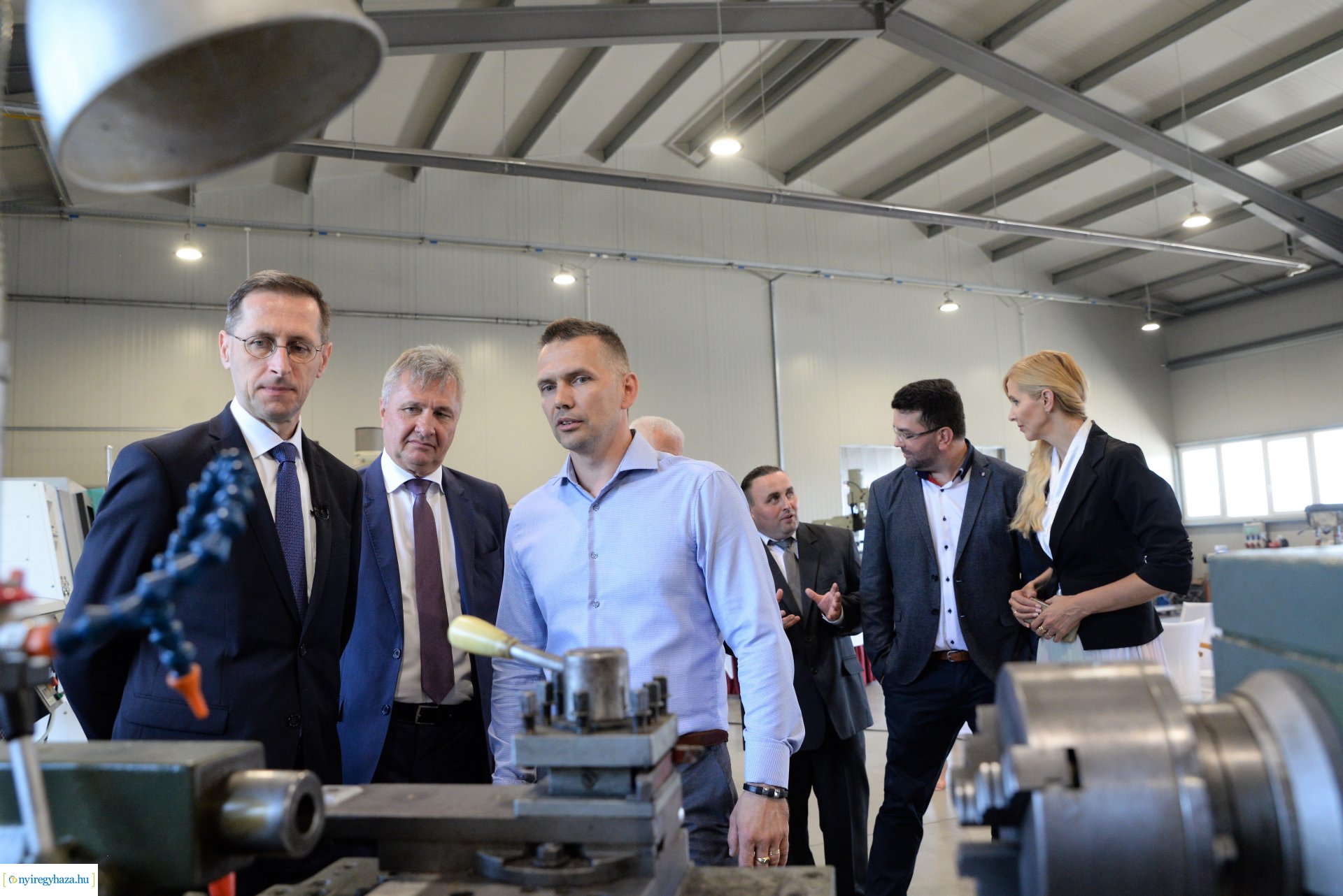 Támogatói szerződés aláírás az Industrial Electric Bau Kft-nél