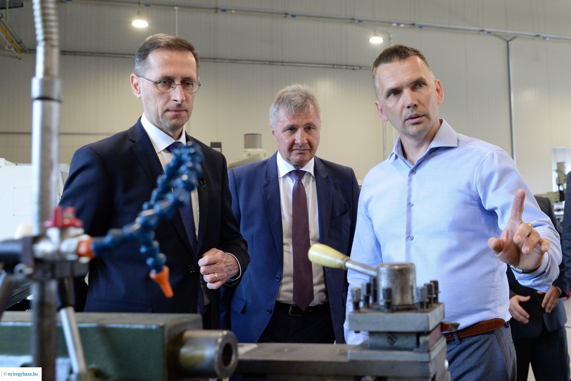 Támogatói szerződés aláírás az Industrial Electric Bau Kft-nél