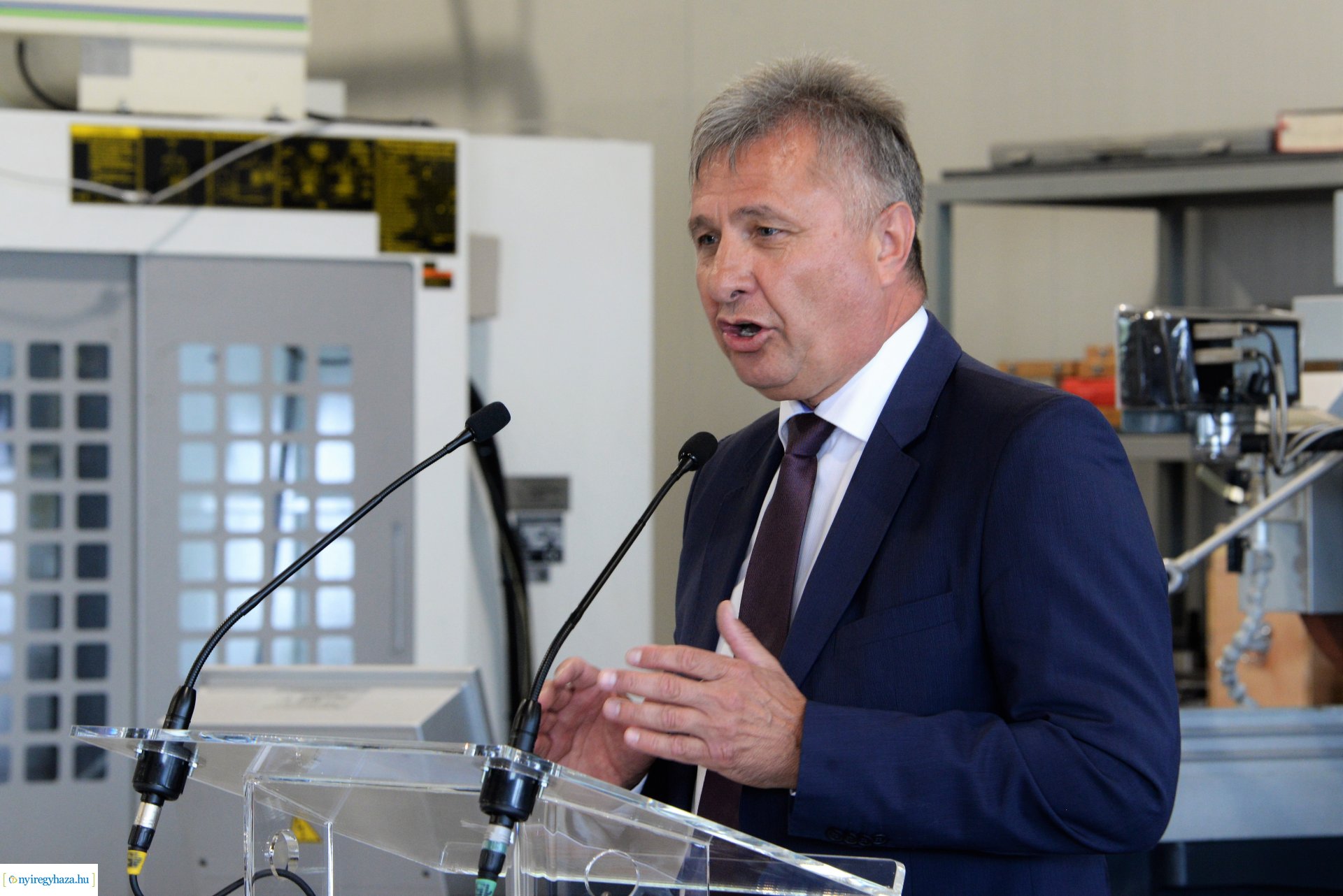 Támogatói szerződés aláírás az Industrial Electric Bau Kft-nél