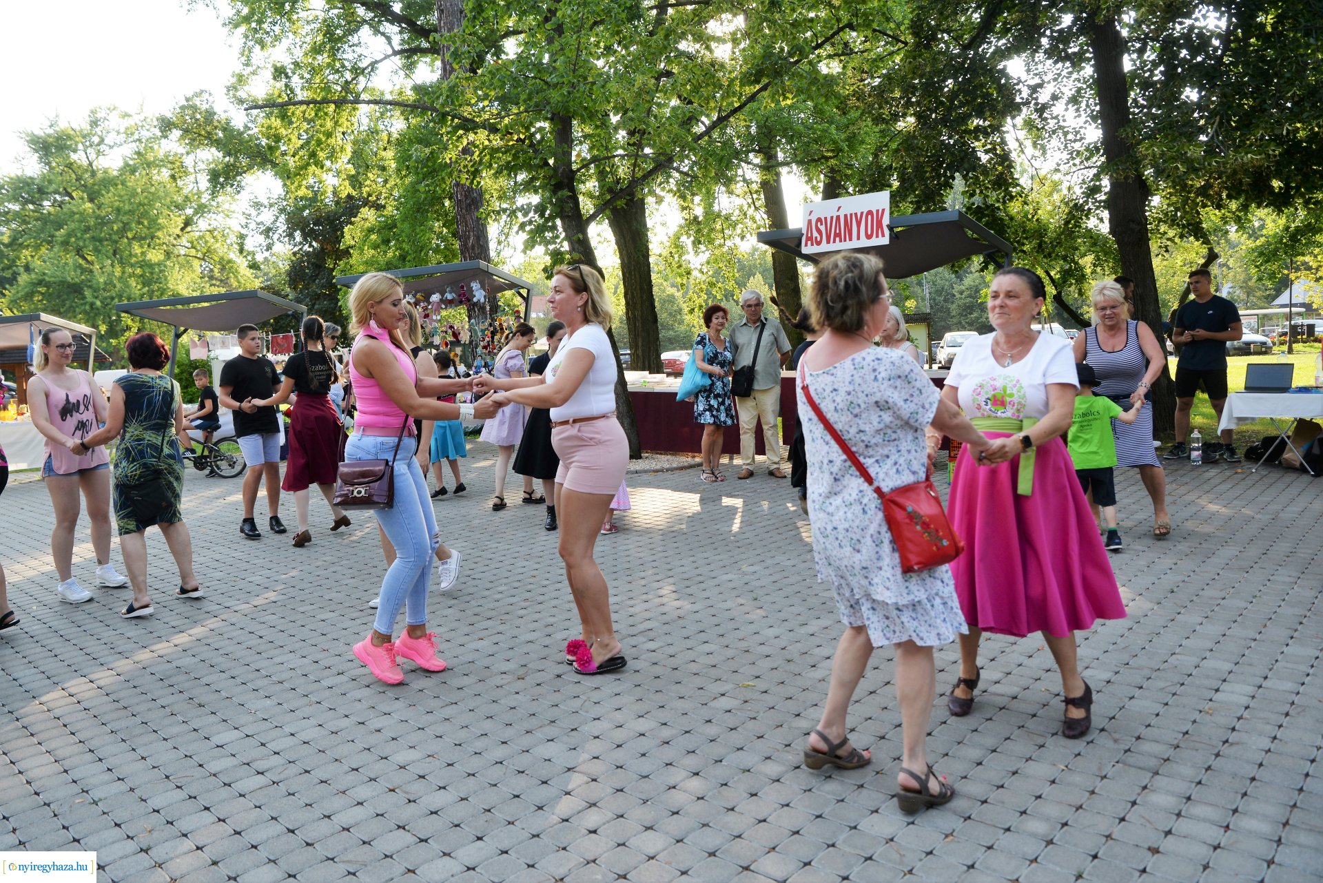 Táncest Sóstón - csütörtökön családi programok várták az érdeklődő közönséget
