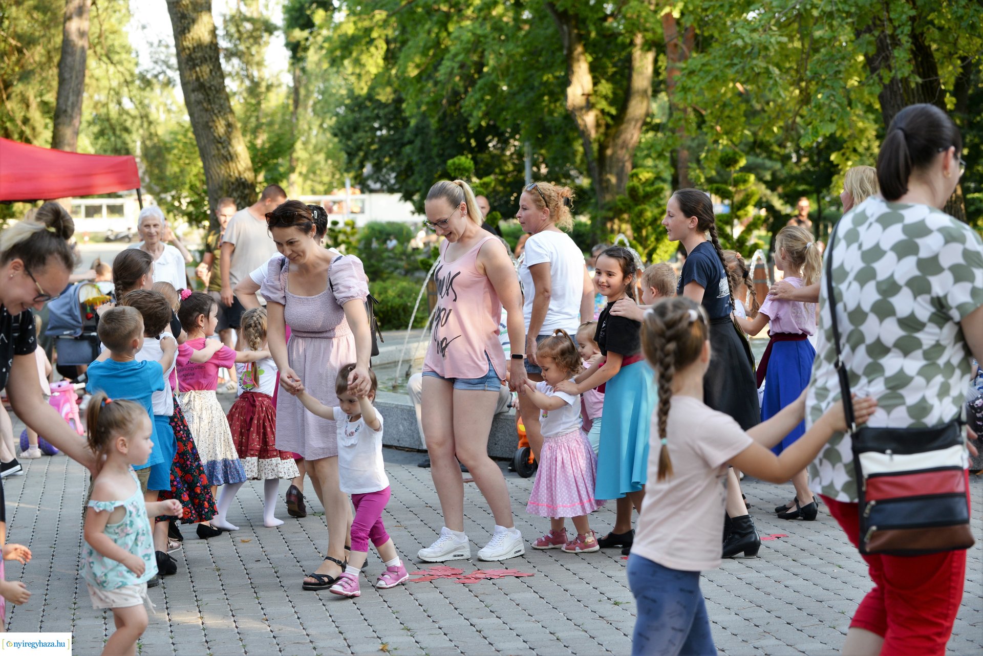 Táncest Sóstón - csütörtökön családi programok várták az érdeklődő közönséget