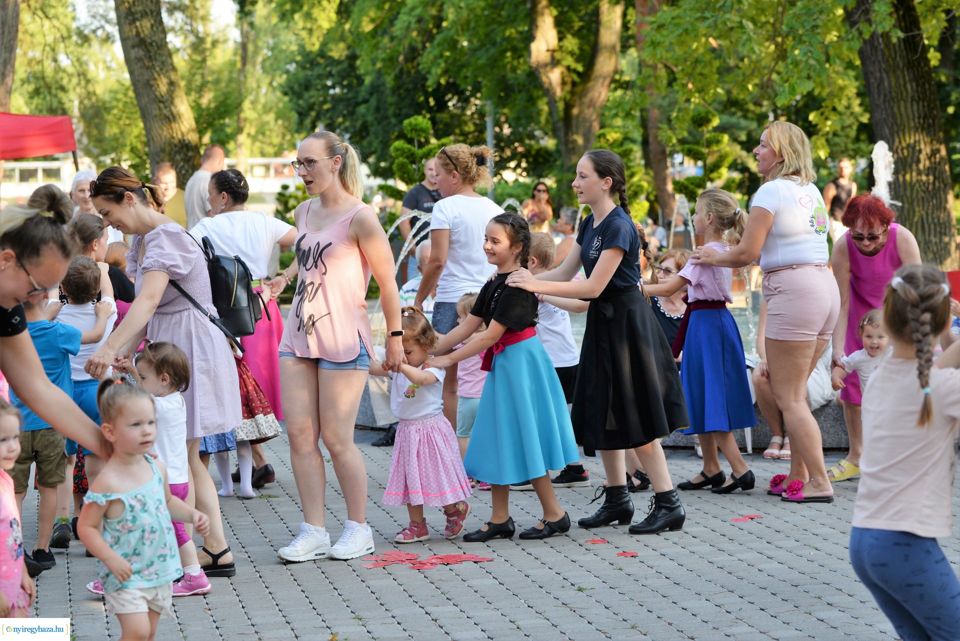 Táncest Sóstón - csütörtökön családi programok várták az érdeklődő közönséget