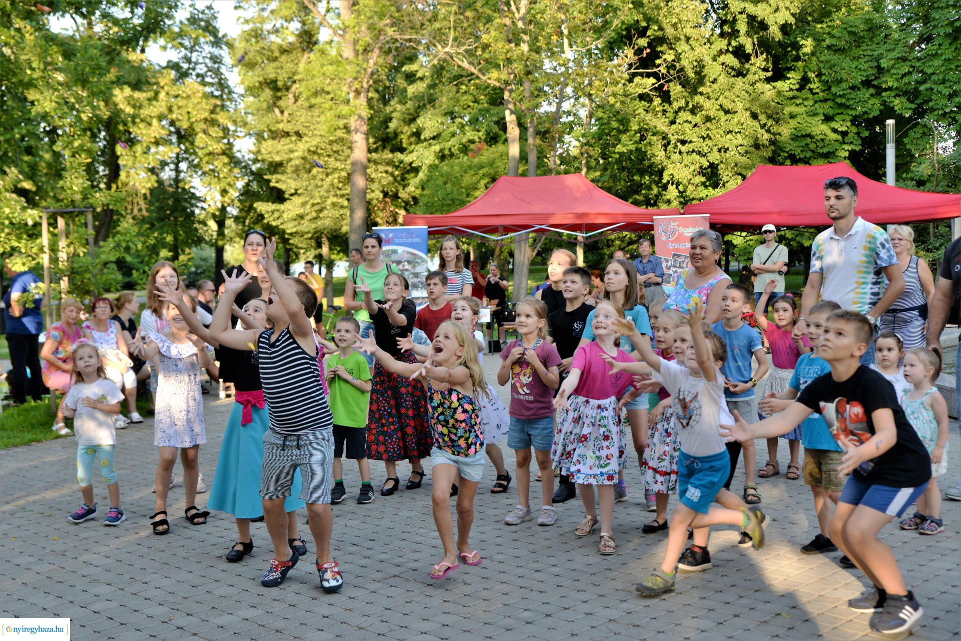 Táncest Sóstón - csütörtökön családi programok várták az érdeklődő közönséget