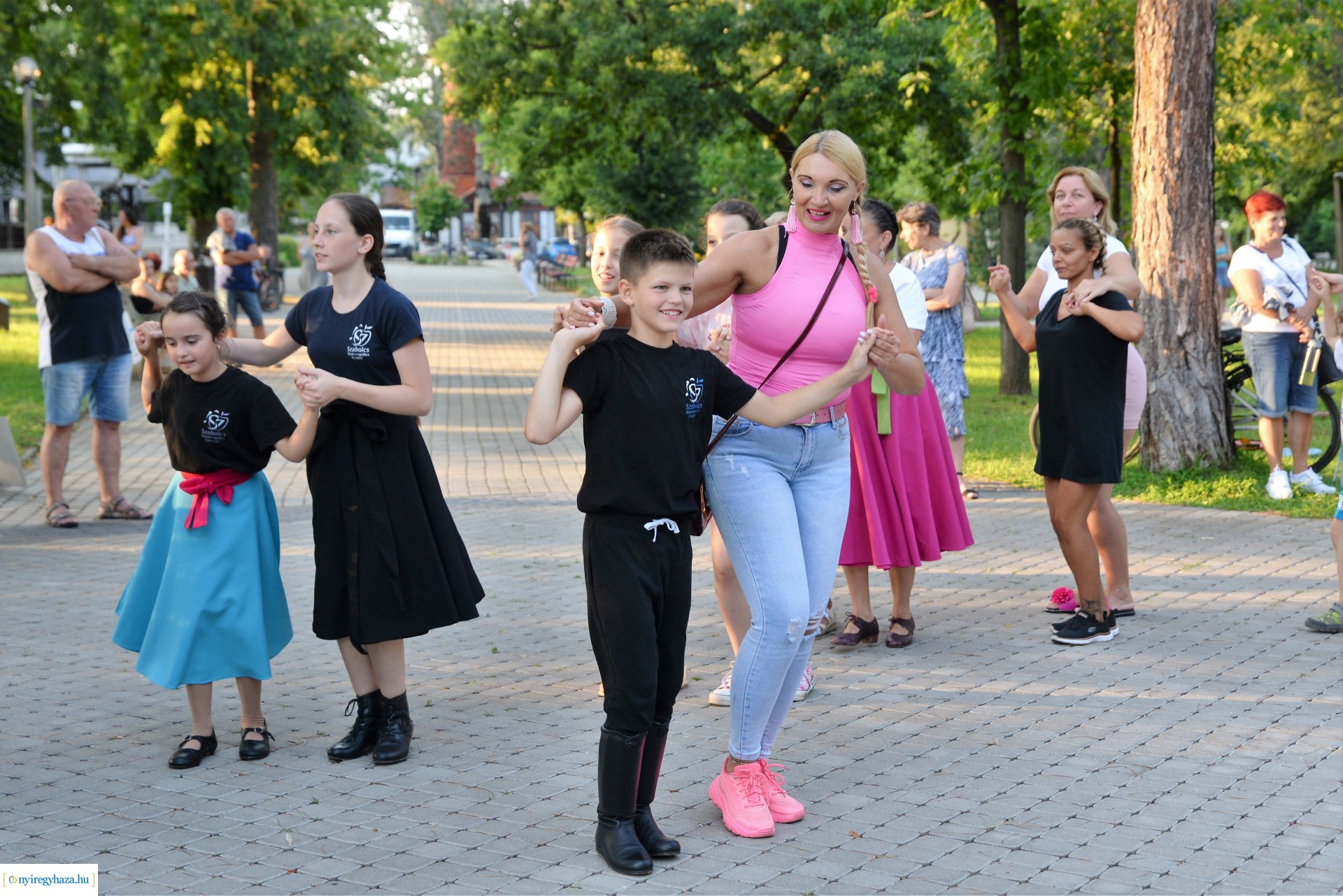 Táncest Sóstón - csütörtökön családi programok várták az érdeklődő közönséget
