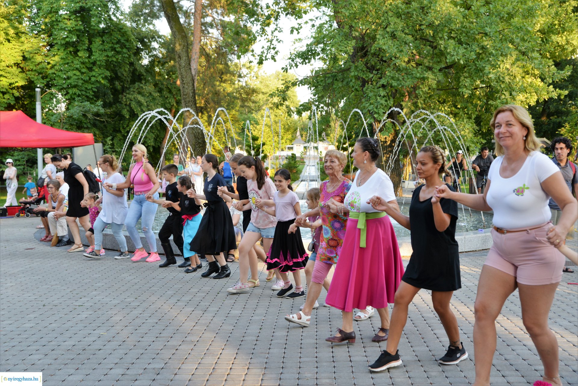 Táncest Sóstón - csütörtökön családi programok várták az érdeklődő közönséget