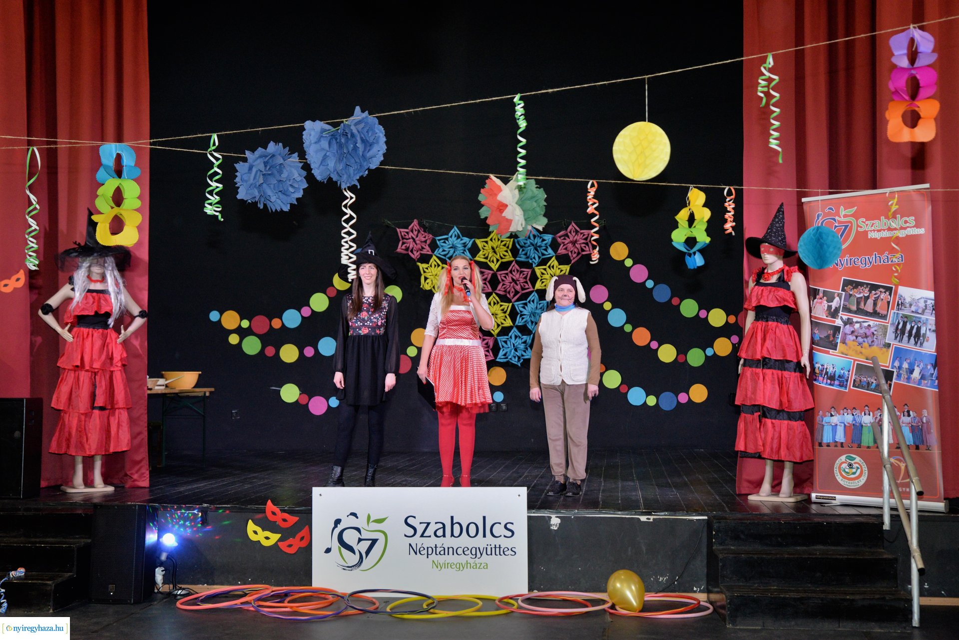 Táncház és jelmezes felvonulás a Szabolcs Néptáncegyüttessel