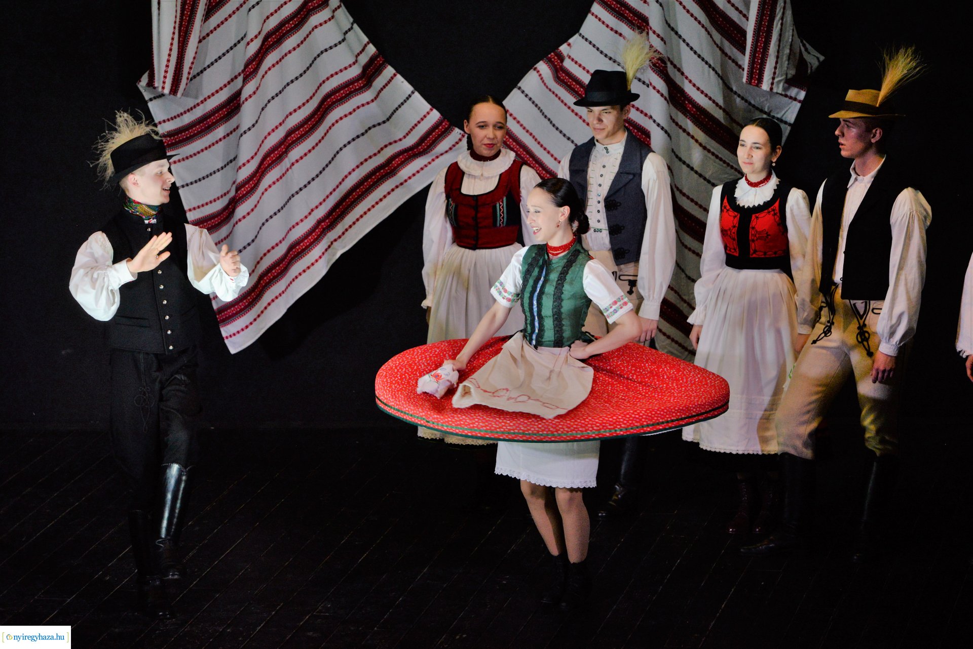 Táncművészeti tagozat növendékeinek bemutatója