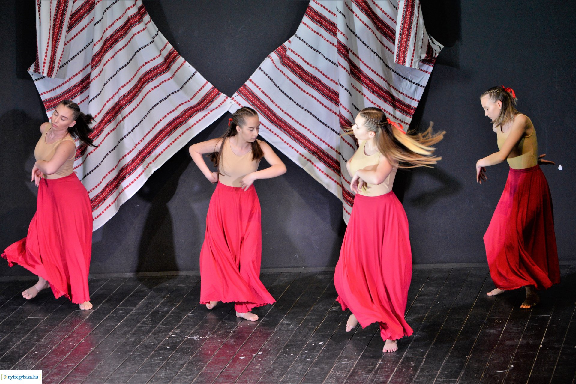 Táncművészeti tagozat növendékeinek bemutatója