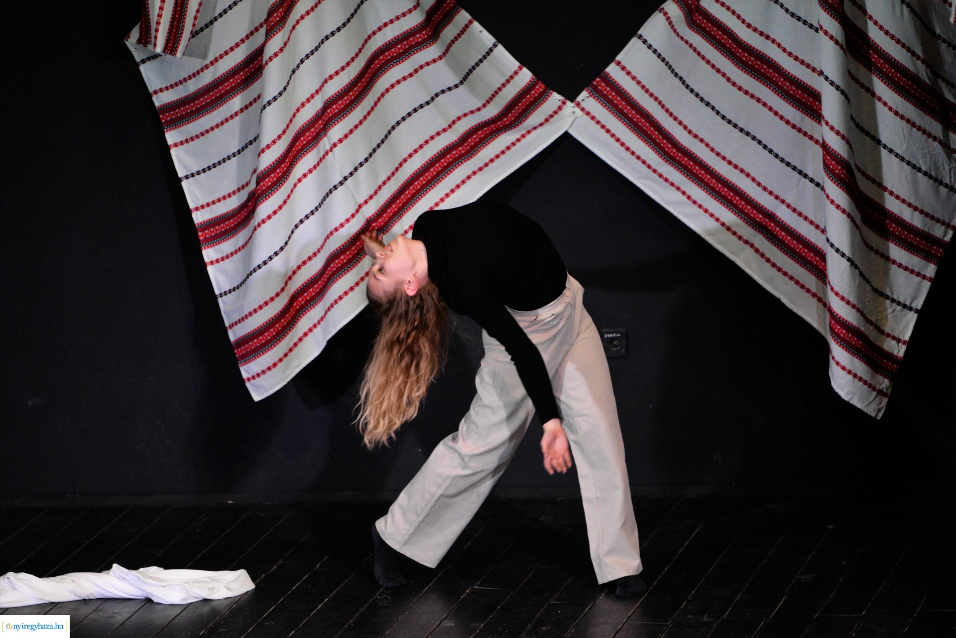 Táncművészeti tagozat növendékeinek bemutatója