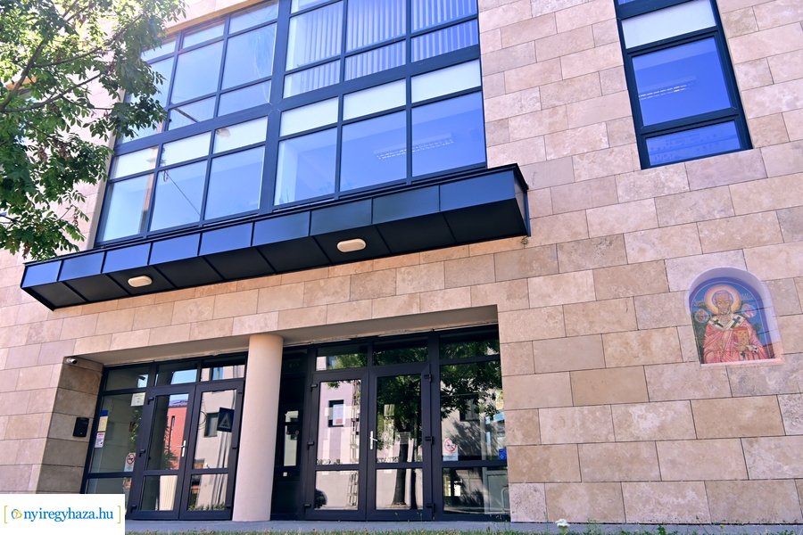 Tankönyvosztás a görögkatolikus iskolában