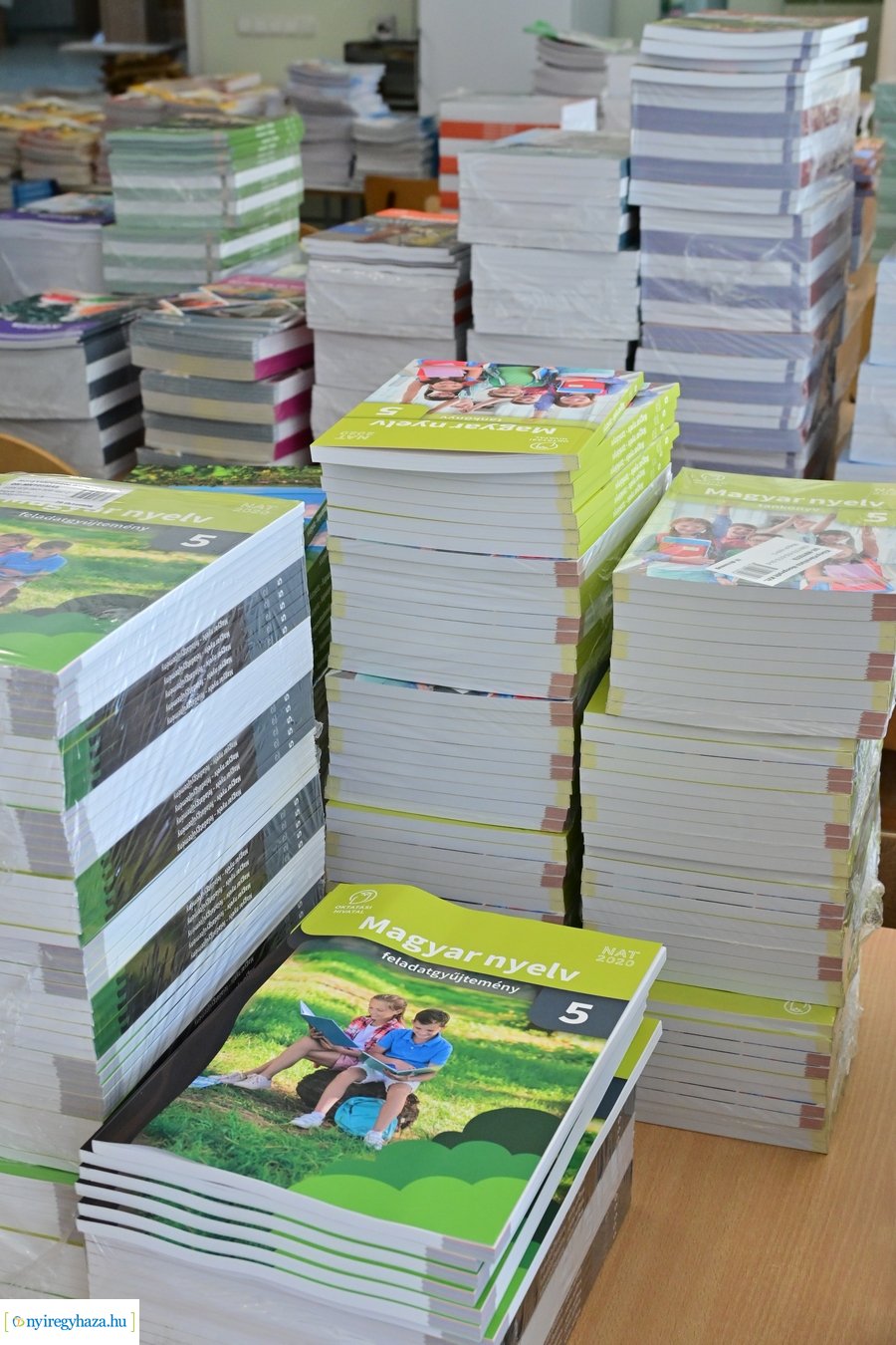 Tankönyvosztás a görögkatolikus iskolában